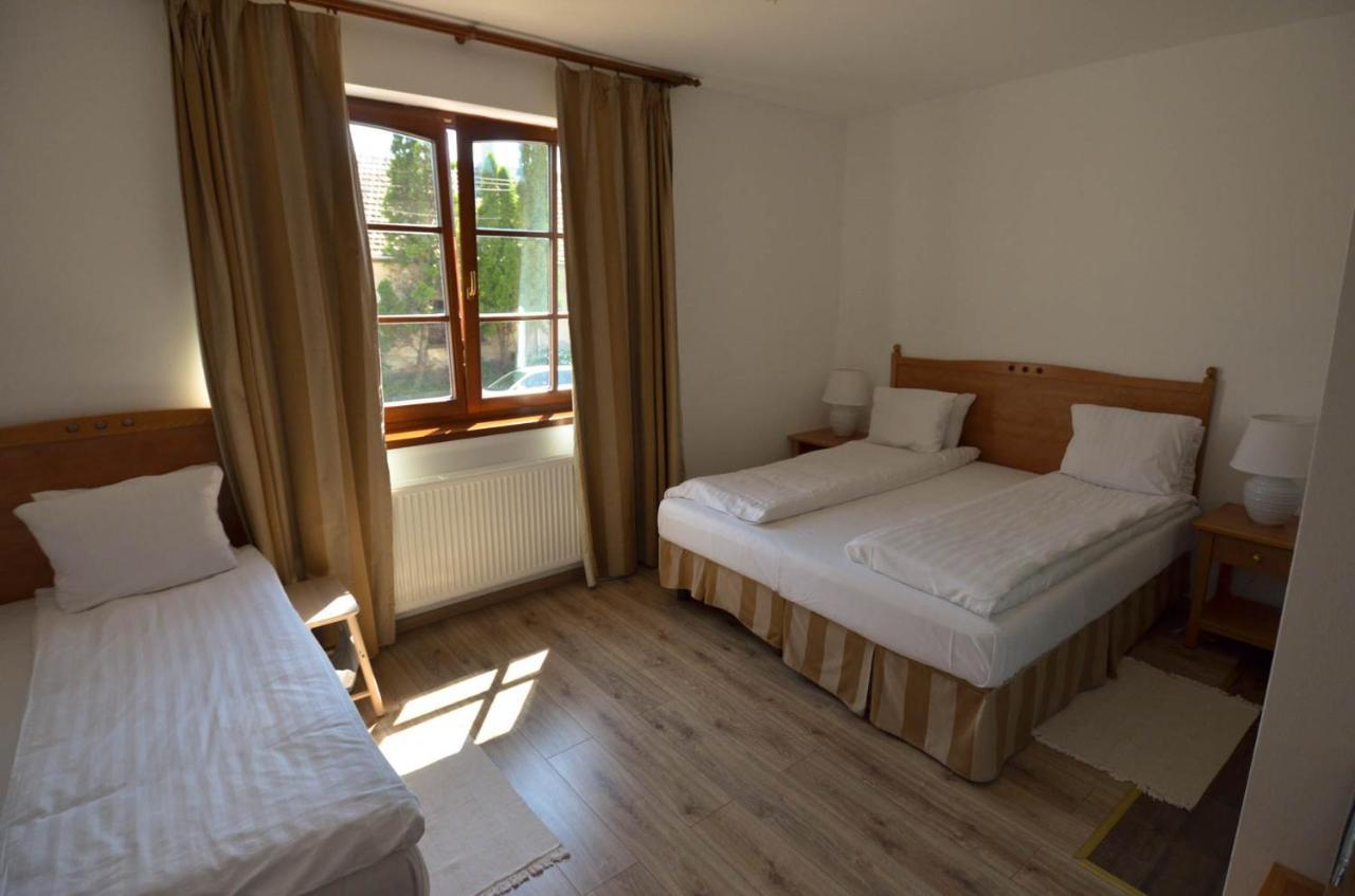 Buzás Pince Vendégház Ecsed Exterior foto