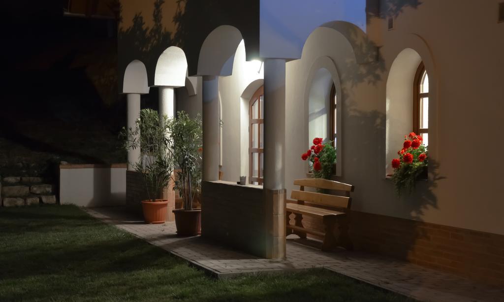 Buzás Pince Vendégház Ecsed Exterior foto